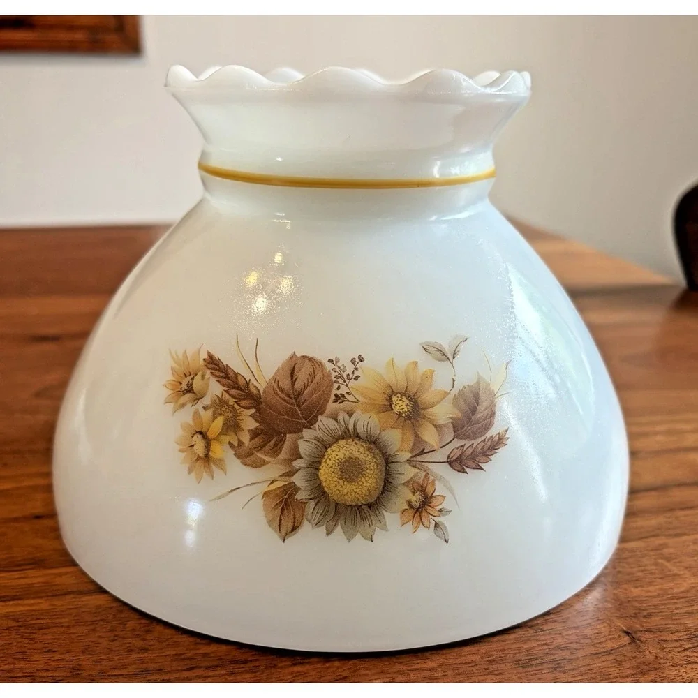 VINTAGE MILK GLASS 8